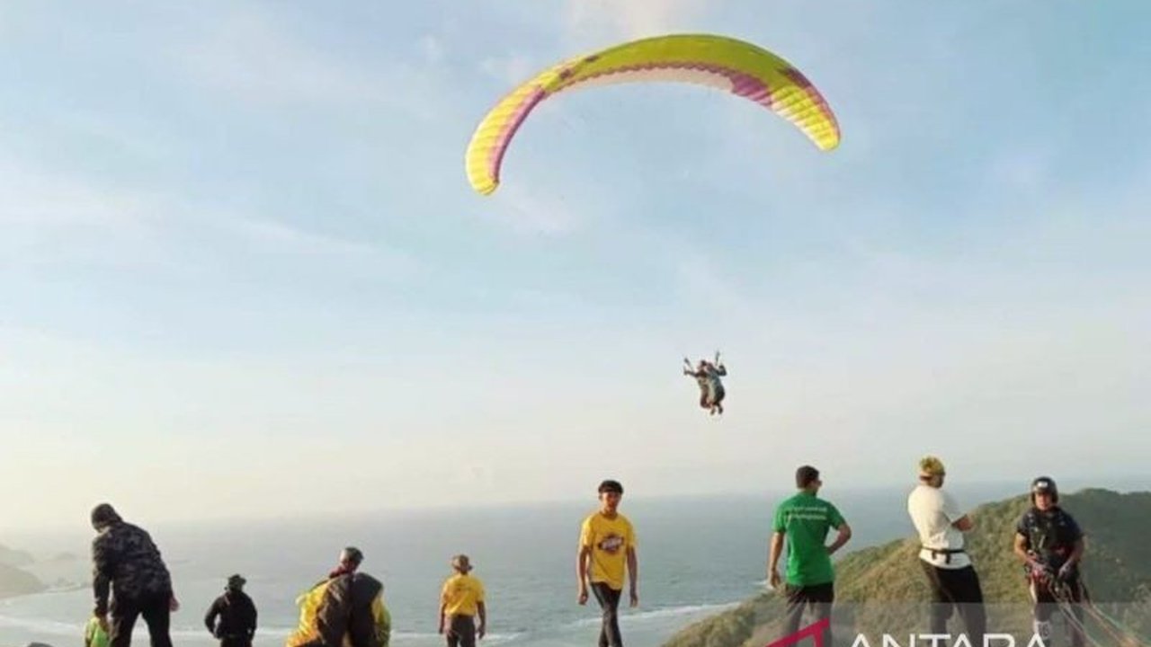 Kejuaraan Paragliding Accuracy World Cup (PGAWC) di Lombok Tengah, NTB, resmi digelar dengan diikuti 47 atlet dari 8 negara, termasuk Indonesia sebagai tuan rumah.