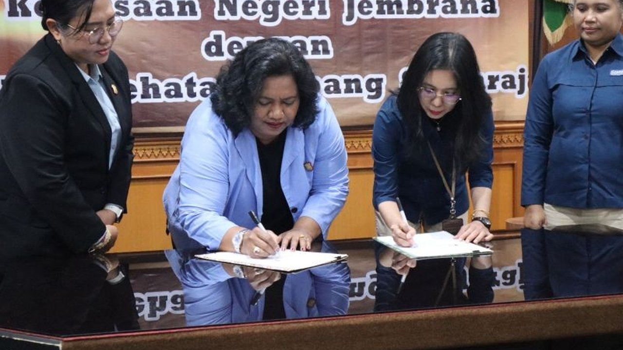 Kejari Jembrana menjalin kerja sama dengan BPJS Kesehatan Cabang Singaraja untuk memberikan pendampingan hukum perdata dan tata usaha negara guna meningkatkan efektivitas pelayanan JKN.