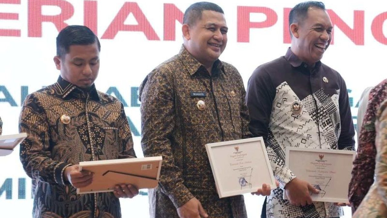 Pemerintah Kota Makassar meraih penghargaan dari KPK sebagai daerah bebas korupsi dengan skor MCP 87, menempati posisi ketiga di Sulsel, bukti komitmen kuat dalam tata kelola pemerintahan yang bersih.