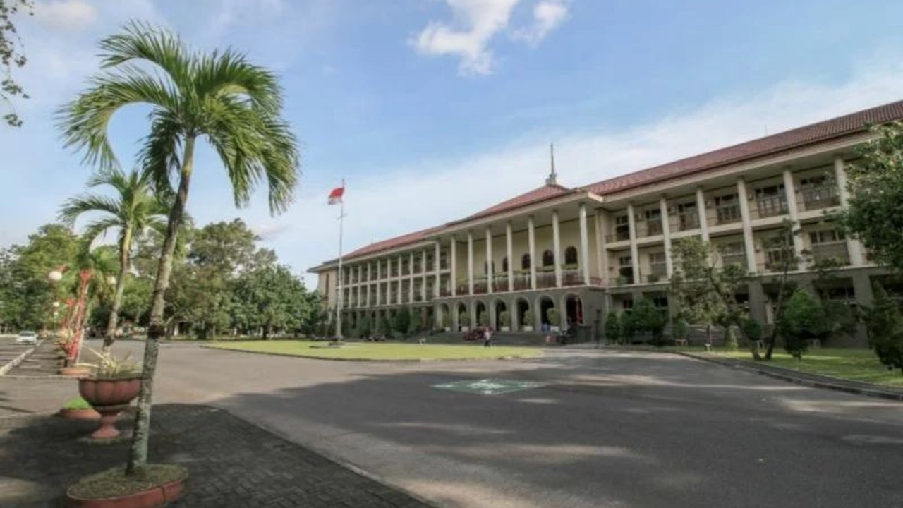 Universitas Gadah Mada (UGM) siap menghadapi gugatan perdata Rp69 triliun terkait polemik ijazah Presiden Jokowi yang diajukan ke PN Sleman.