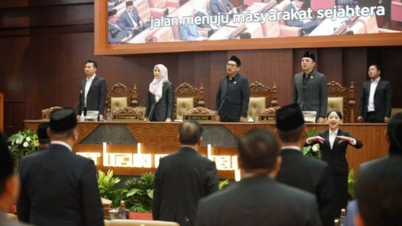 Penurunan dividen mayoritas BUMD Jatim pada 2024 menjadi sorotan DPRD Jatim, yang mendesak reformasi total tata kelola BUMD agar kinerja keuangan daerah meningkat.