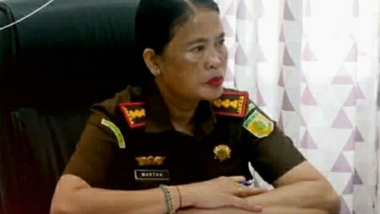 Kejaksaan Negeri Purwakarta menetapkan lima tersangka baru dalam kasus korupsi Diskanak, menambah jumlah tersangka menjadi tujuh orang dengan total kerugian negara hampir mencapai Rp1 miliar.