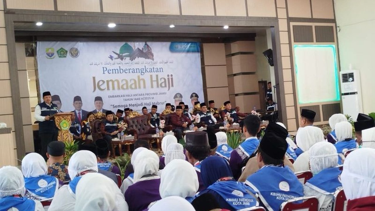 Sebanyak 445 calon haji Jambi dan petugas haji dari kloter BTH 14 diberangkatkan ke Tanah Suci, dengan pesan agar menjaga kesehatan dan kesabaran selama menjalankan ibadah haji.