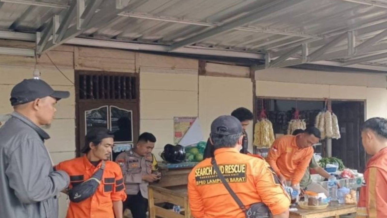 Seorang pendaki ditemukan meninggal di puncak Gunung Pesagi, Lampung Barat; tim SAR gabungan tengah melakukan evakuasi untuk mengungkap penyebab kematian.