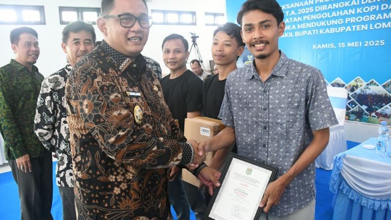 Pemerintah Lombok Utara meluncurkan program pinjaman modal tanpa bunga bagi UMKM pada tahun 2025 untuk meningkatkan kesejahteraan masyarakat dan mendukung program kerja 99 hari Bupati dan Wakil Bupati.