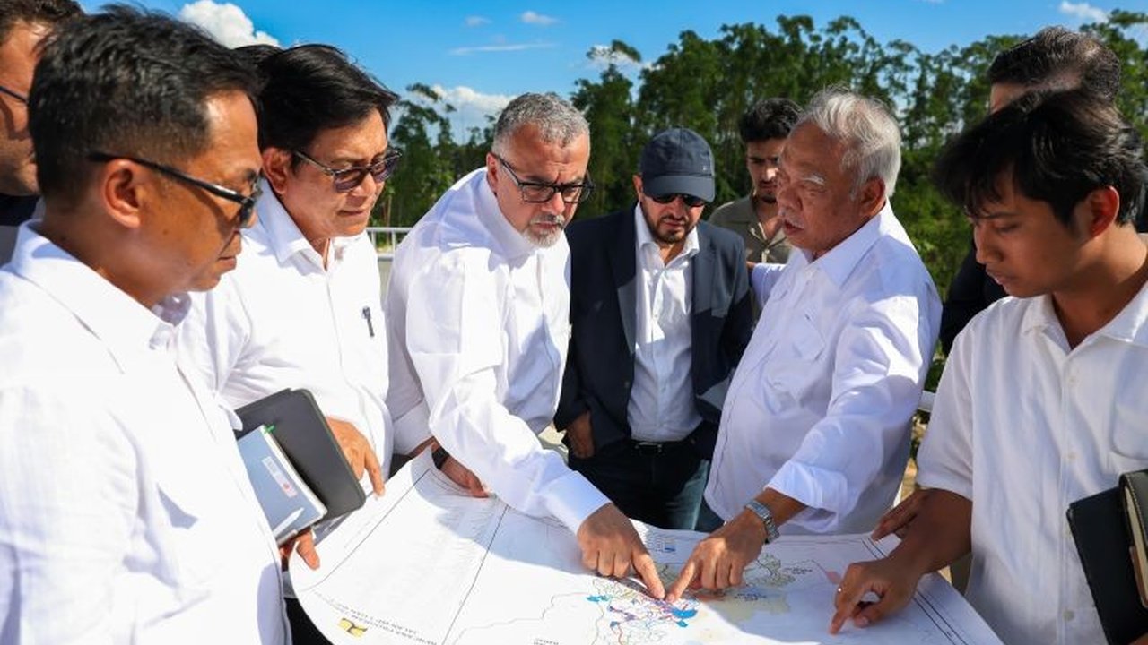 Perusahaan Uni Emirat Arab, Ayedh Dejem Group, berencana investasi 14 hektare di IKN untuk membangun pusat perbelanjaan dan masjid, menunjukkan optimisme terhadap masa depan Indonesia.