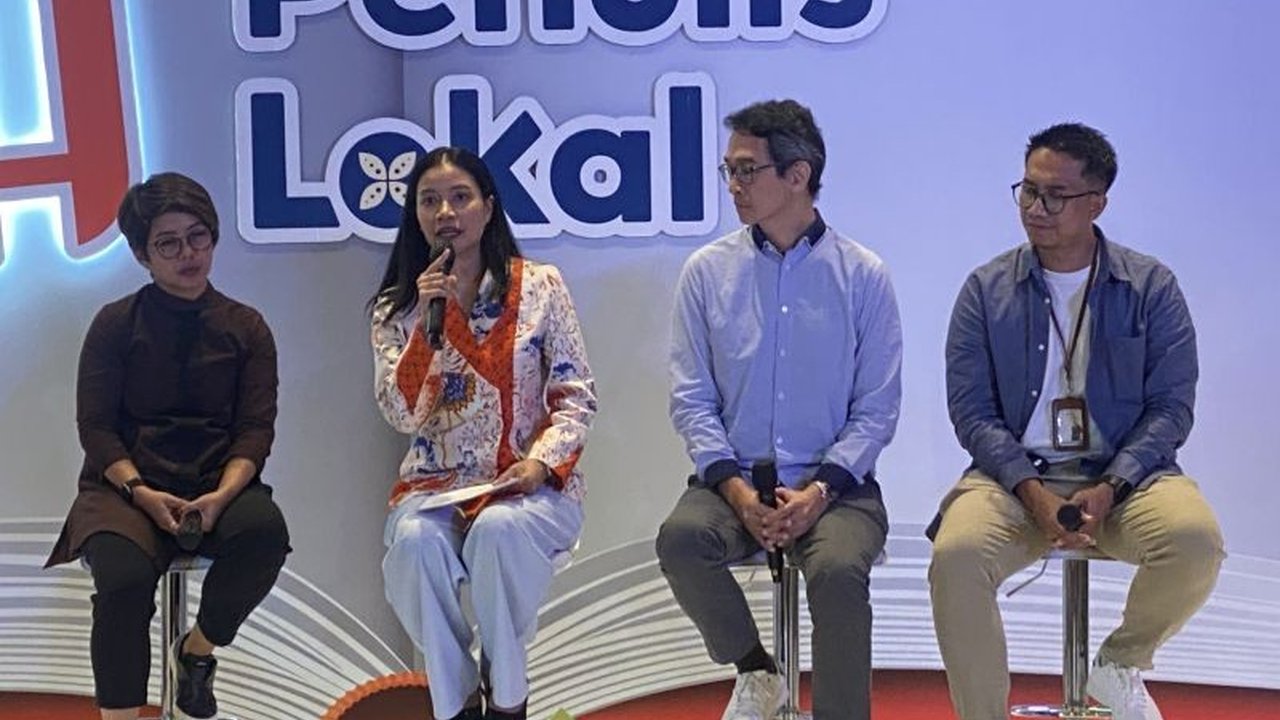 Shopee menutup toko online yang menjual buku bajakan untuk melindungi hak cipta penulis lokal dan menciptakan ekosistem digital yang aman.