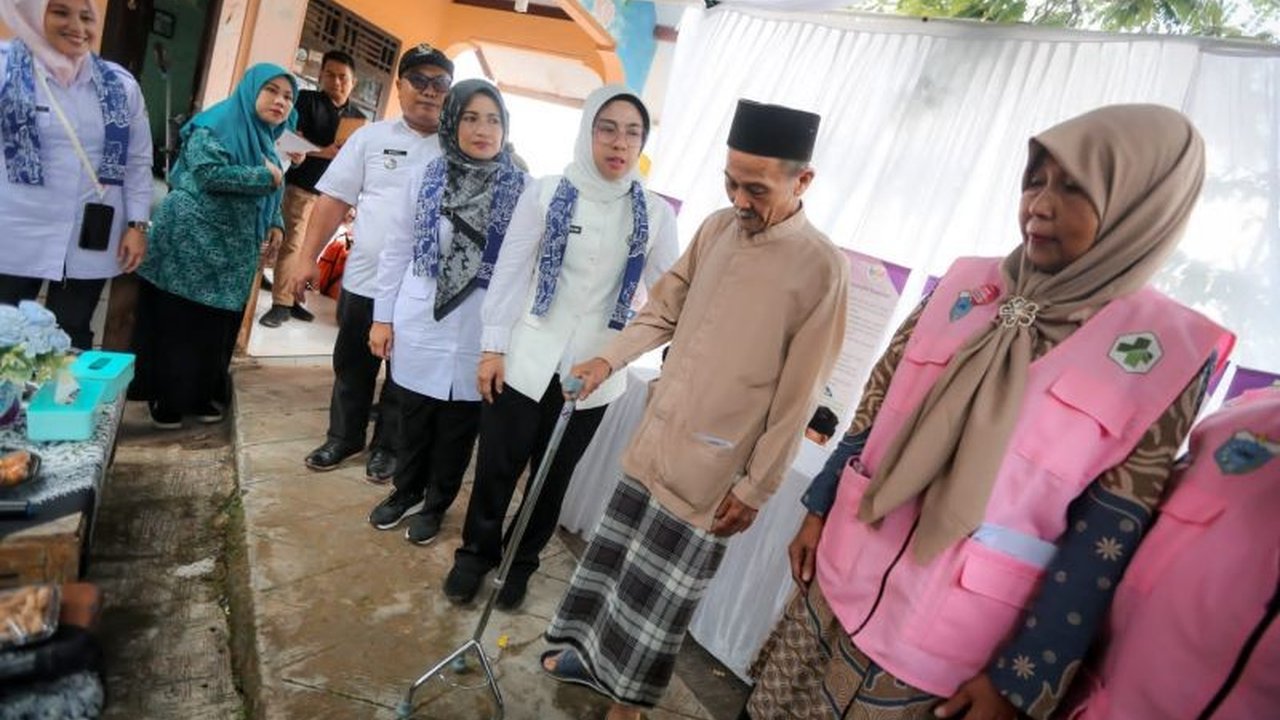 Ketua TP Posyandu Banten, Tinawati Andra Soni, mendorong pemberdayaan lansia melalui Transformasi New Posyandu,  menanggapi aspirasi lansia di Pandeglang terkait peningkatan perhatian pemerintah, tidak hanya kesehatan, tetapi juga sosial dan pemberdayaan.