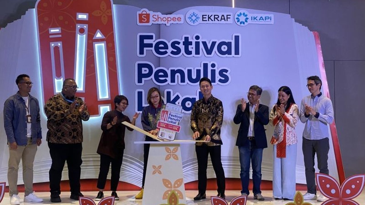 Shopee Indonesia gandeng Kemenparekraf dan IKAPI dalam Festival Penulis Lokal untuk meningkatkan minat baca dan penjualan buku karya penulis lokal, menawarkan diskon hingga 50 persen.