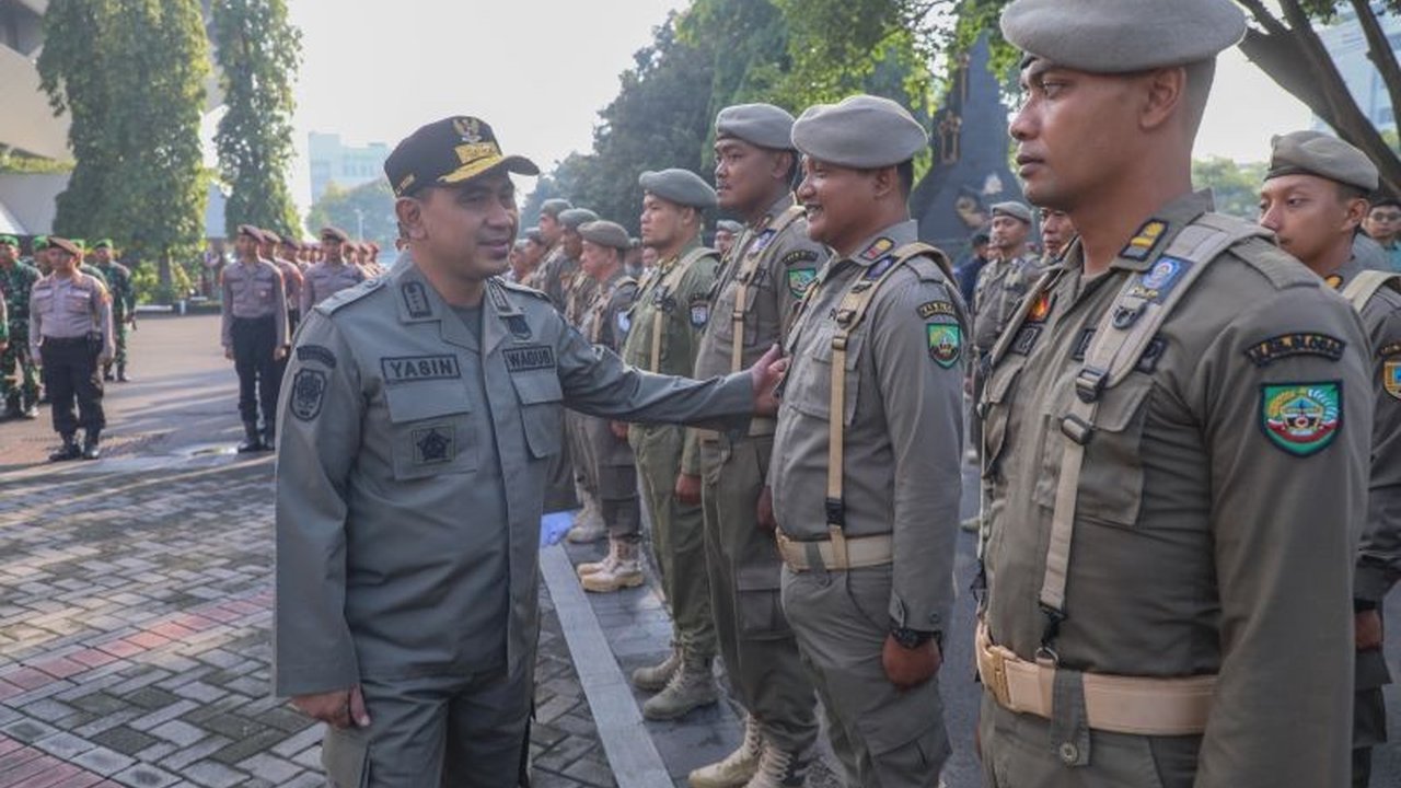 Wakil Gubernur Jawa Tengah meminta Satpol PP, Linmas, dan Damkar mengedepankan pendekatan humanis dalam melayani masyarakat dan menegakkan Perda, serta meningkatkan kesiapsiagaan dalam penanggulangan bencana.