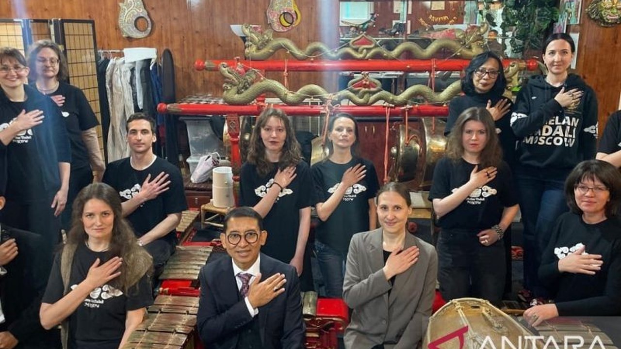 Menteri Kebudayaan RI, Fadli Zon, memperkuat hubungan bilateral Indonesia-Rusia melalui kolaborasi dengan para Indonesianis di Moskow,  membangun jembatan diplomasi budaya lewat berbagai inisiatif dan pertukaran buku.