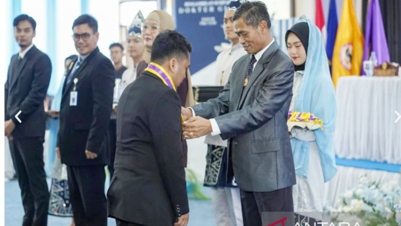 Universitas Lambung Mangkurat meluluskan 46 dokter gigi baru yang diharapkan dapat memperkuat layanan kesehatan gigi dan mulut di Kalimantan Selatan dan Kalimantan pada umumnya.