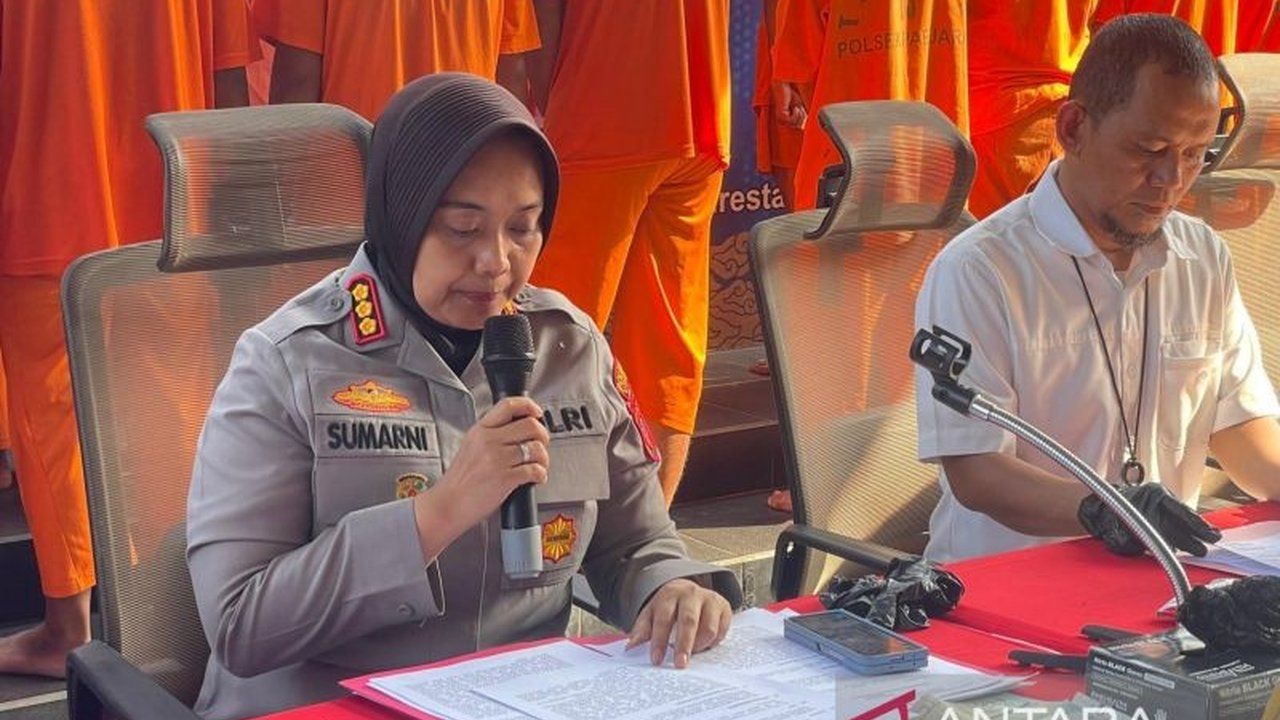 Seorang pria di Cirebon ditangkap karena mengedarkan uang palsu senilai Rp2.950.000; polisi masih menyelidiki jaringan pelaku.