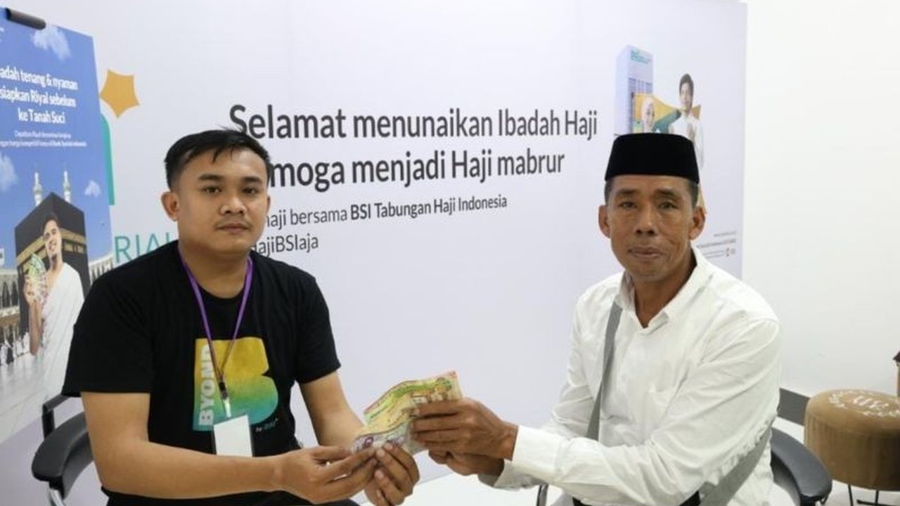 Bank Syariah Indonesia (BSI) mencatat transaksi penukaran mata uang rupiah ke riyal Arab Saudi mencapai 24,4 juta SAR selama April-Mei 2025, didorong oleh kebijakan baru pemerintah dan layanan BSI yang komprehensif.