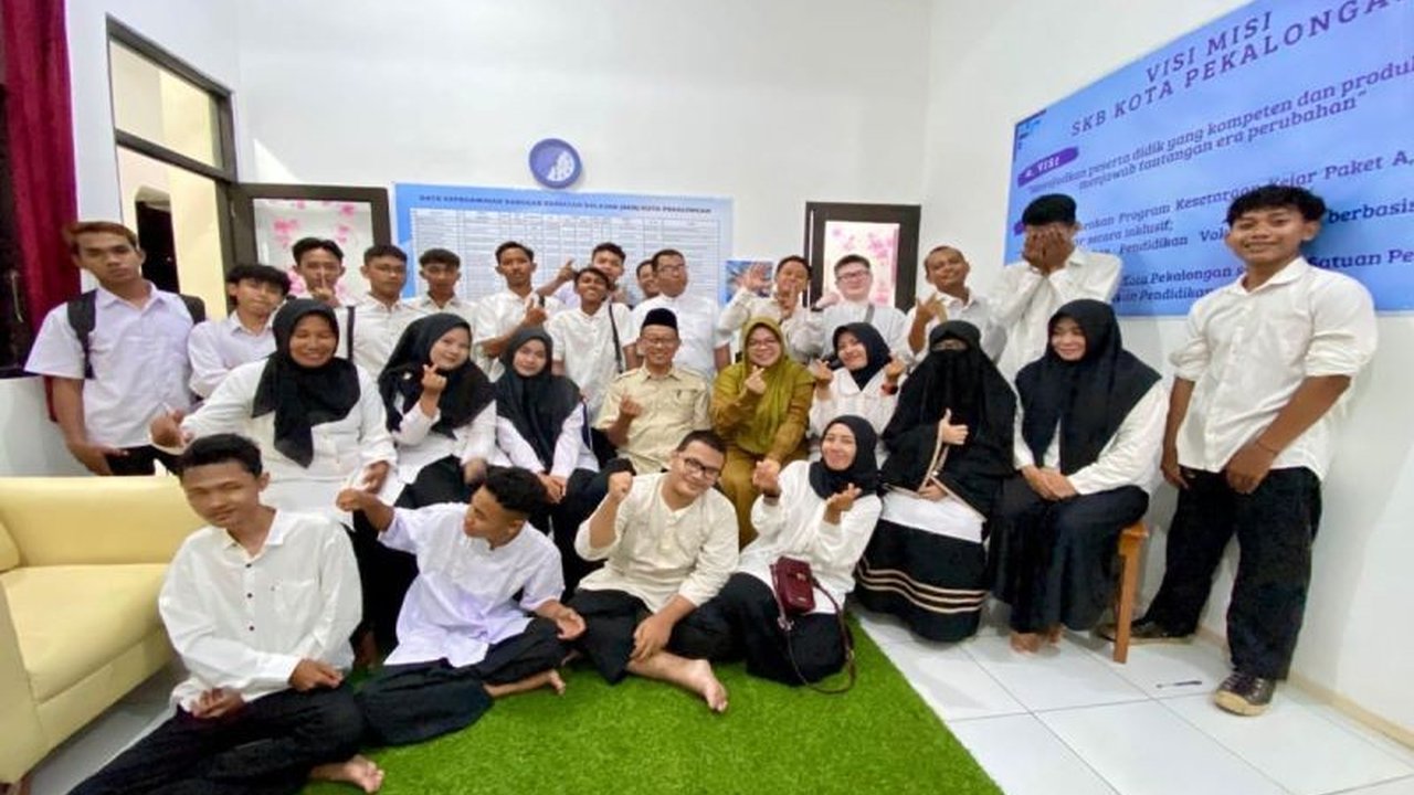 Sanggar Kegiatan Belajar (SKB) Kota Pekalongan membuka pendaftaran SPMB 2025 dengan kuota 60 siswa per program kejar paket,  menunjukkan antusiasme tinggi dari masyarakat.