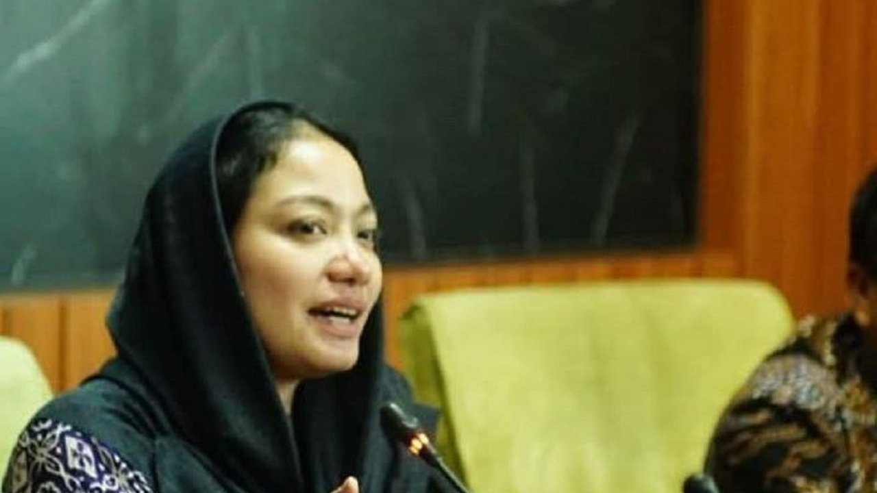 Pemkab Dharmasraya pasang internet Starlink di 17 sekolah terpencil untuk mendukung pembelajaran daring dan mengatasi kesenjangan digital dalam pendidikan.