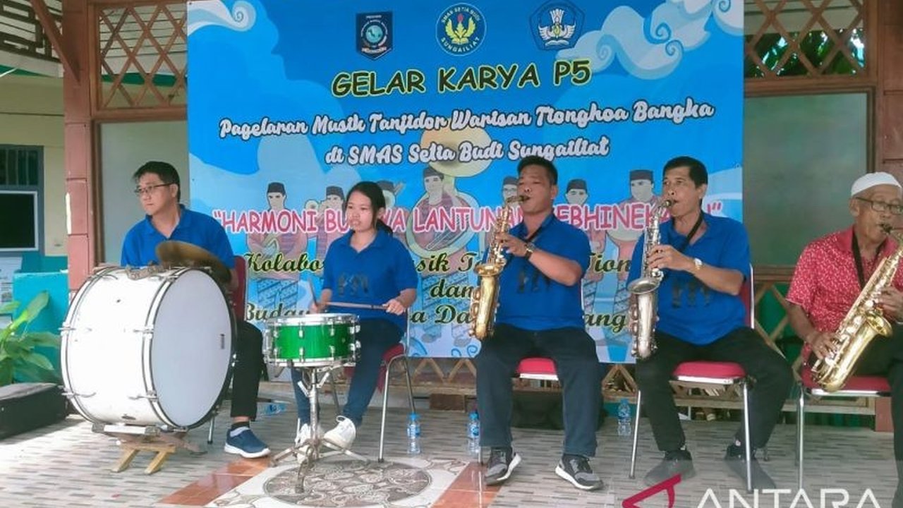 SMA Setia Budi Sungailiat, Bangka Belitung, lestarikan musik Tanjidor Tionghoa melalui program P5, berharap mendekatkan pelajar pada budaya lokal dan melestarikan warisan Tionghoa.