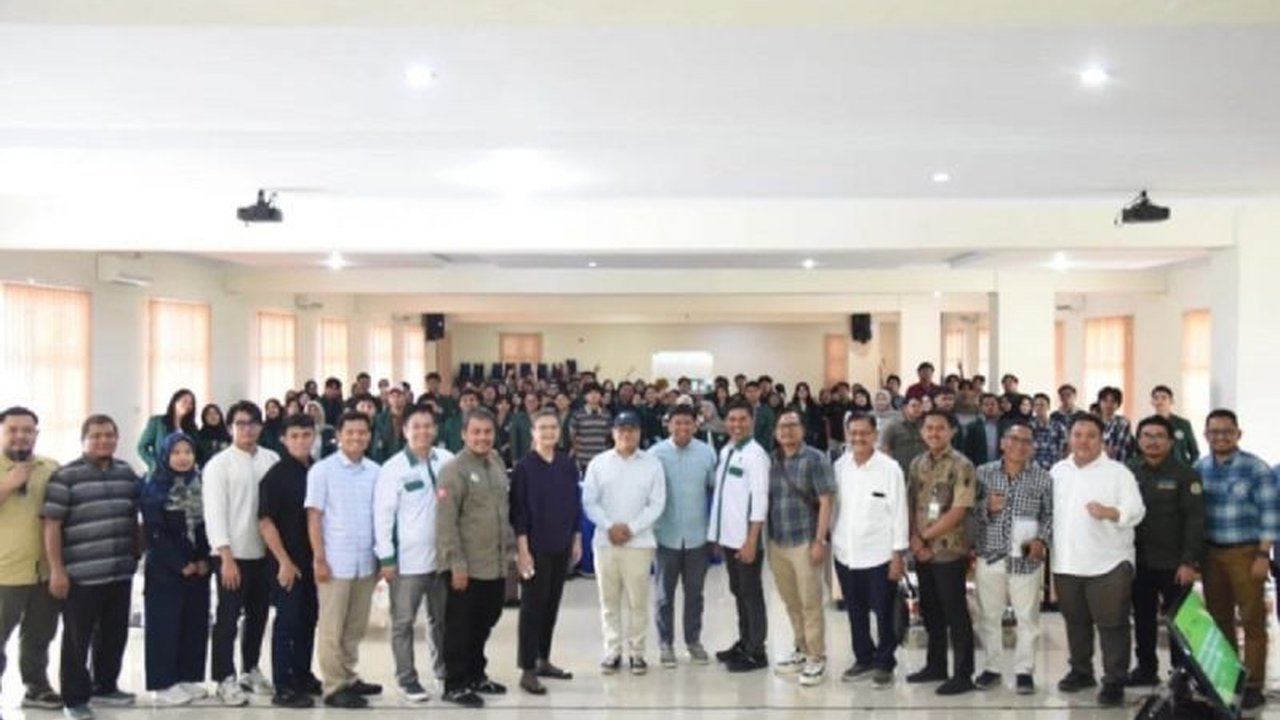 Universitas Sumatera Utara (USU) memberangkatkan 99 mahasiswa untuk KKN Tematik di Kabupaten Karo, Sumatera Utara, fokus pada pembangunan SDM, ekonomi, dan lingkungan desa.