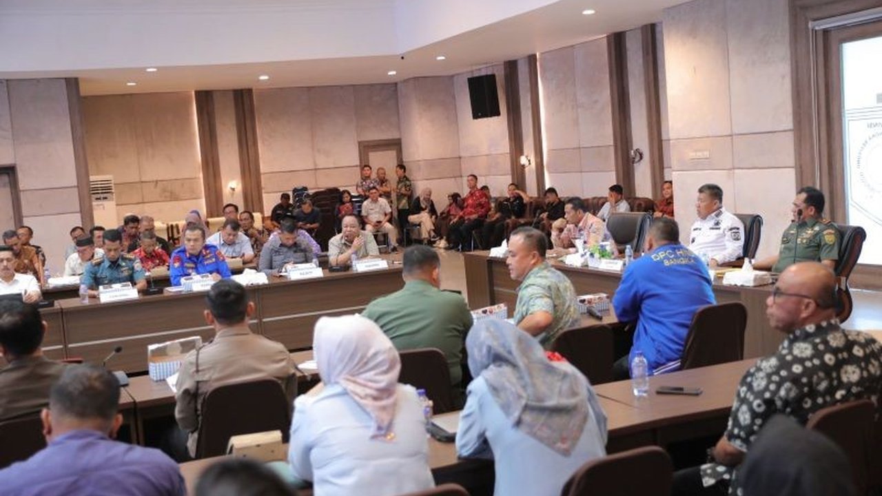 Pemerintah Provinsi Kepulauan Bangka Belitung menggelar rapat koordinasi untuk mengatasi pendangkalan di Pelabuhan Jelitik dan meningkatkan perekonomian nelayan.