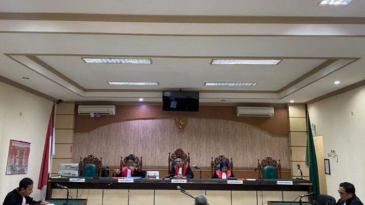 Jaksa tuntut PPK Dinkes Tabalong, Lukmanul Hakim, 1,5 tahun penjara dan denda Rp50 juta terkait korupsi pembangunan RS Kelua dengan kerugian negara sekitar Rp400 juta.