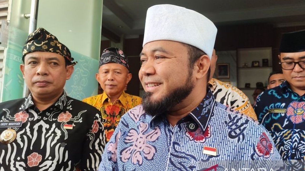 Gubernur Bengkulu meminta Pemkot dan kepolisian mengecek izin kapal wisata usai tragedi karamnya kapal Tiga Putera di perairan Bengkulu, menewaskan 8 orang.