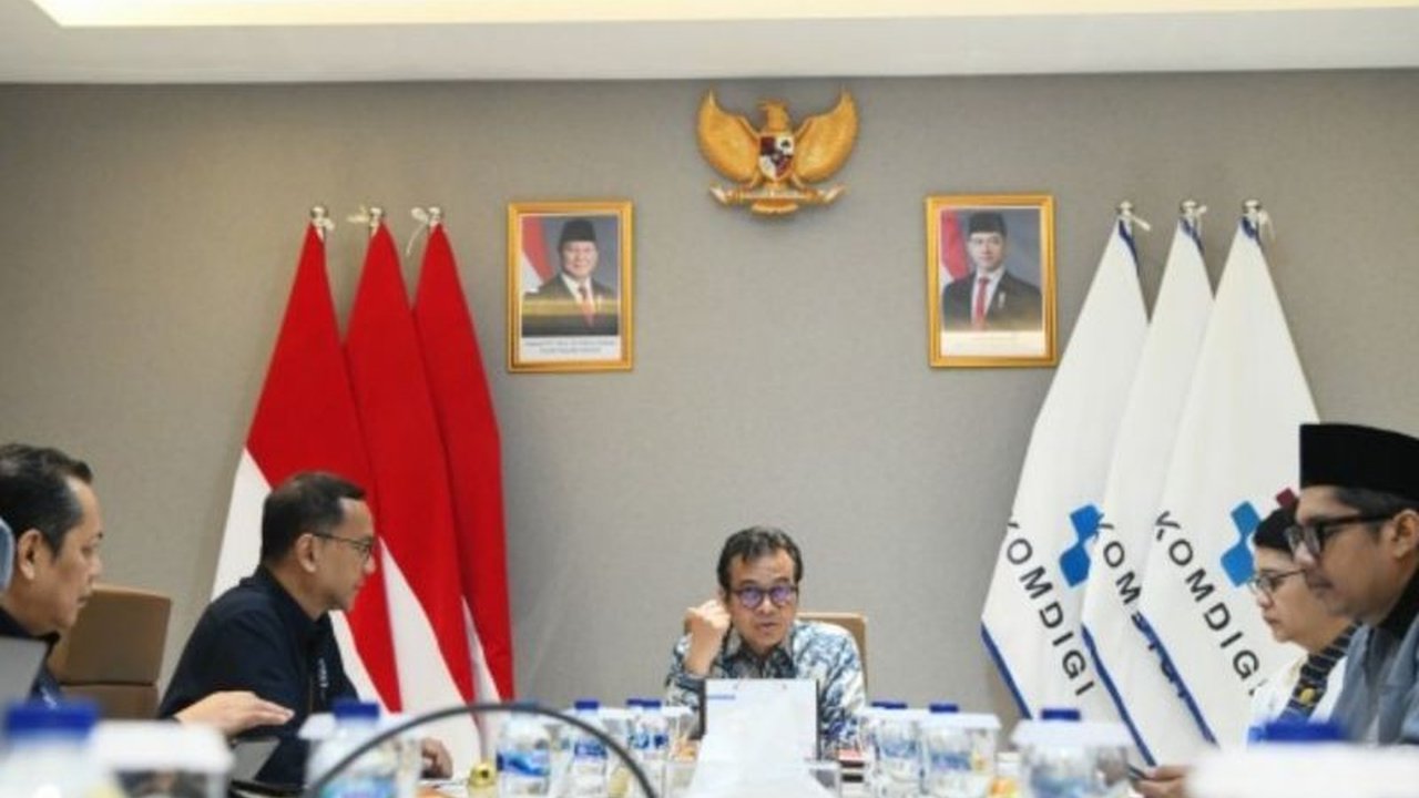 Kementerian Komunikasi dan Informatika (Kominfo) berkomitmen mendukung percepatan transformasi digital kearsipan nasional untuk pengelolaan arsip yang modern dan terintegrasi, demi kemajuan kebijakan dan pelestarian sejarah.