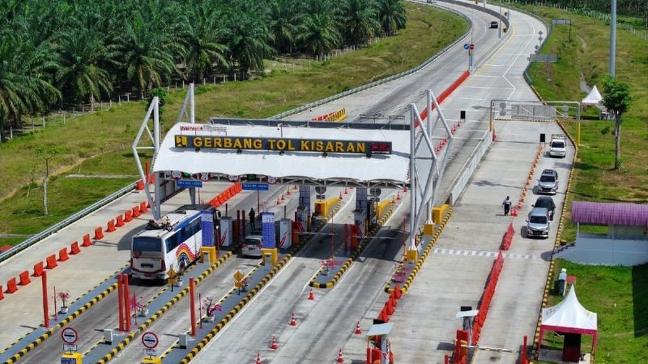 Libur Waisak 2025 di Sumatera diramaikan dengan lonjakan kendaraan yang signifikan di Jalan Tol Trans Sumatera (JJTS), mencapai hampir 500 ribu unit, meningkat 17,94 persen dibandingkan hari biasa.