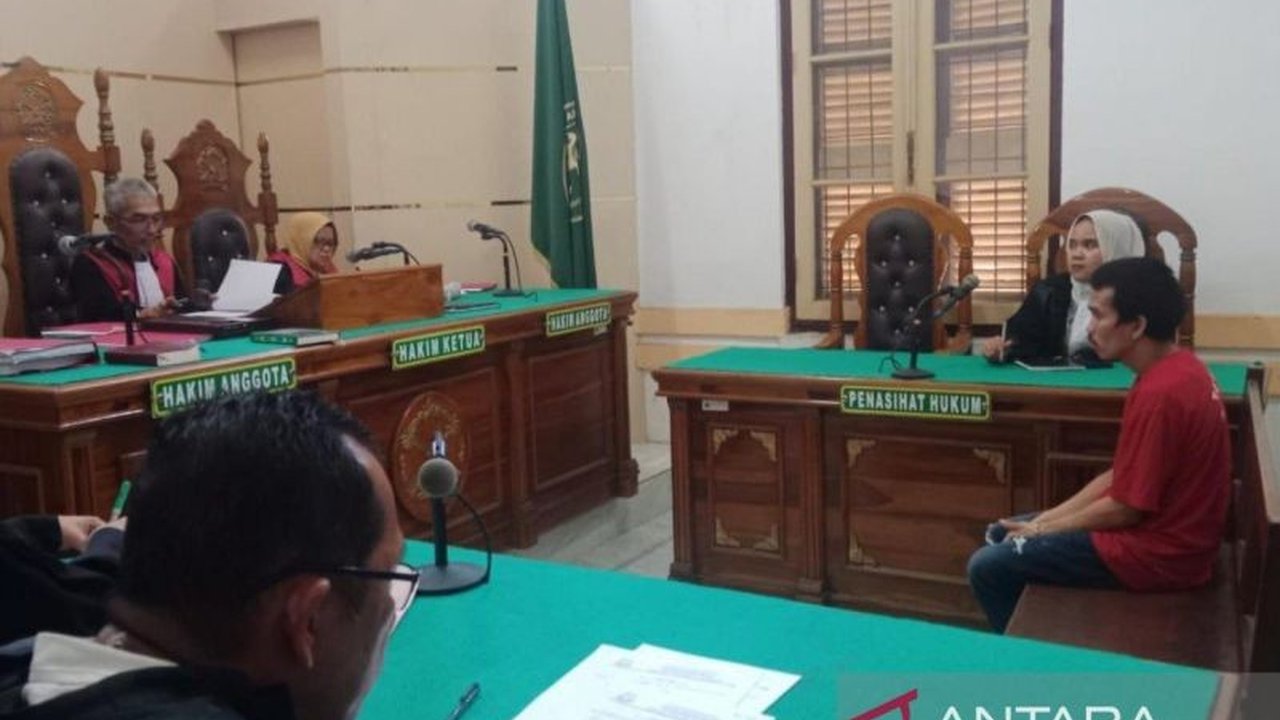 Eko Yanto divonis 13 tahun penjara dan denda Rp1 miliar karena terbukti bersalah mengedarkan 887 butir ekstasi di Medan.