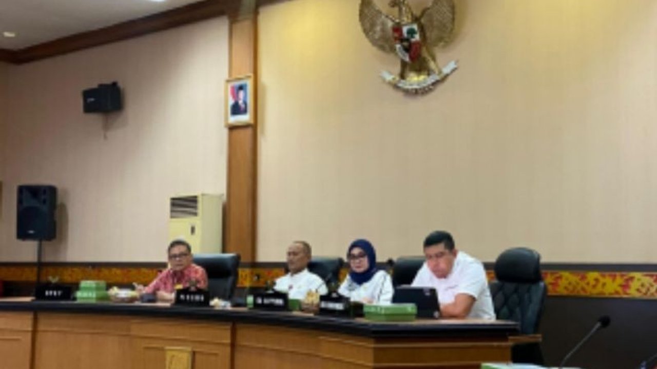 Pemerintah Provinsi Riau membentuk Satgas Optimalisasi Pajak Bahan Bakar Kendaraan Bermotor (PBBKB) untuk meningkatkan Pendapatan Asli Daerah (PAD) dan mengawasi distribusi BBM di Riau.