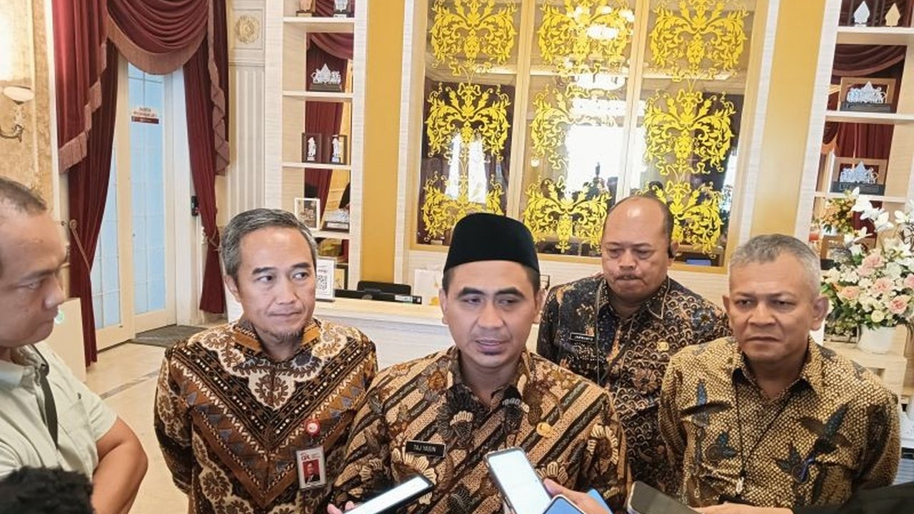 Wagub Jateng, Taj Yasin Maimoen, mengingatkan masyarakat agar waspada terhadap tawaran investasi menggiurkan dan segera melapor jika menemukan hal mencurigakan, menyusul maraknya penipuan keuangan dengan kerugian mencapai triliunan rupiah.