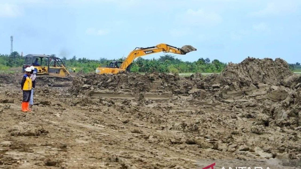 Pemerintah pusat menggelontorkan Rp1,1 triliun untuk normalisasi Sungai Wulan sepanjang 30 kilometer di Kudus, Demak, dan Jepara, guna mengurangi risiko banjir di wilayah tersebut.
