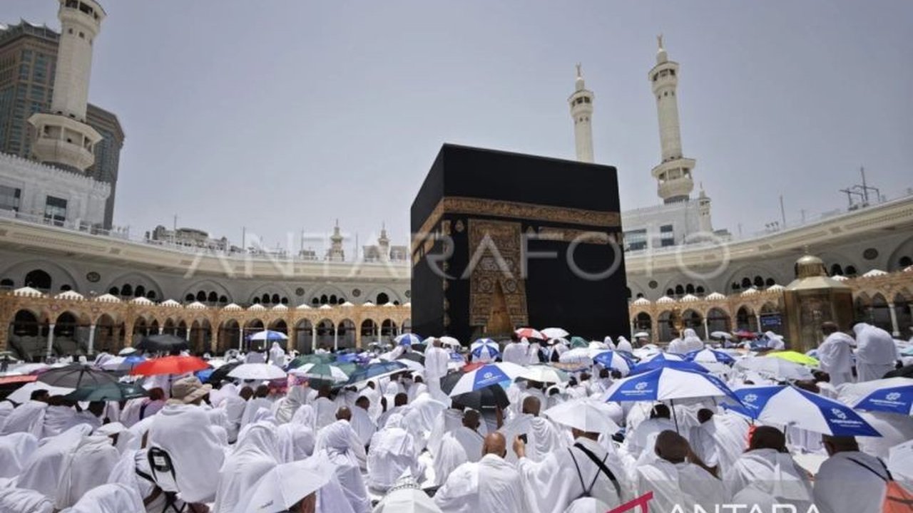 Kepala Daker Makkah mengimbau jamaah haji Indonesia berangkat lebih awal ke Masjidil Haram untuk Shalat Jumat guna menghindari kepanasan dan kepadatan jamaah dari berbagai negara.