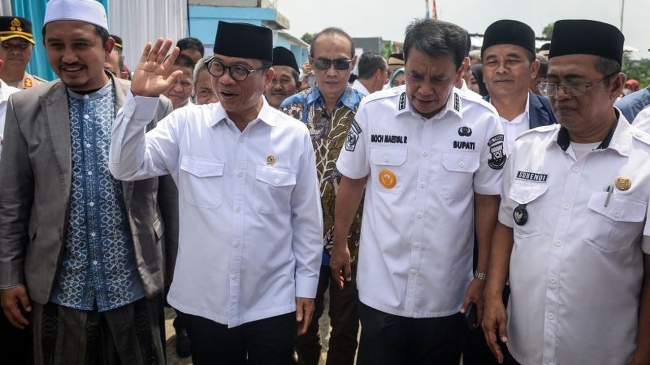 Menteri Desa PDT, Yandri Susanto, menekankan pentingnya pemberdayaan dan pendampingan dalam pembangunan desa inklusif dan efektif di Indonesia, guna mengatasi kesenjangan dan meningkatkan kualitas hidup masyarakat.