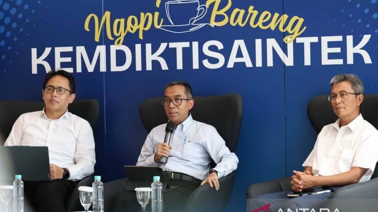 Kementerian Pendidikan, Kebudayaan, Riset, dan Teknologi (Kemdikbudristek) meluncurkan tiga program strategis untuk memperkuat ekosistem riset dan inovasi di Indonesia, meliputi pemberdayaan mahasiswa, peningkatan Pusat Unggulan Iptek Perguruan Tinggi (PU
