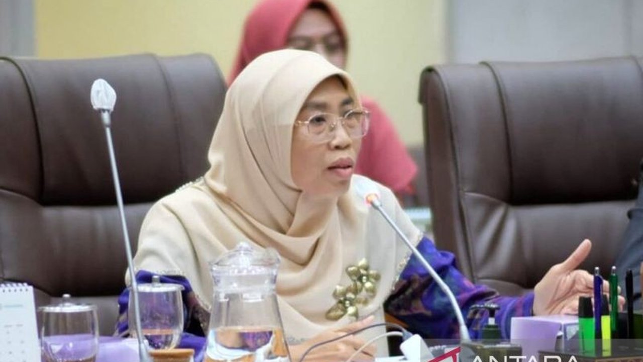 Anggota Komisi IX DPR RI meminta Kemenkes mengkaji cermat rencana pelatihan dokter umum untuk menangani persalinan dan operasi caesar di daerah 3T, karena kekhawatiran akan keselamatan pasien dan standar profesi medis.