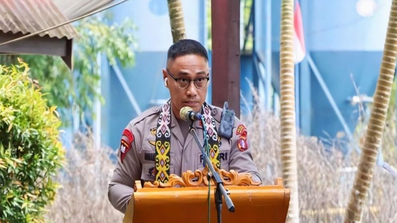 Operasi Pekat Telabang 2025 di Sukamara berhasil memberantas peredaran miras ilegal dengan total 1.306 botol miras berbagai jenis dimusnahkan, menunjukkan komitmen Polres Sukamara dalam menjaga Kamtibmas.