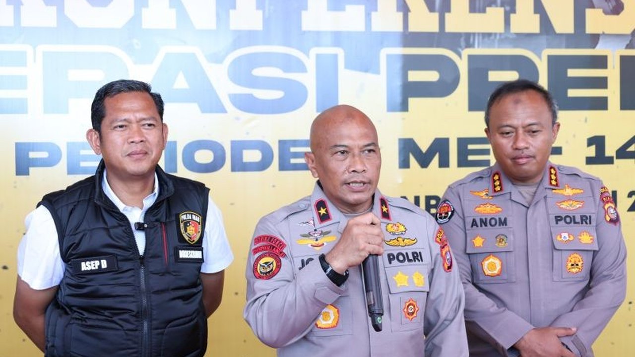 Polda Riau berhasil menangkap enam tahanan Polres Kampar yang kabur, namun lima tahanan lainnya masih buron dan menjadi target operasi kepolisian.