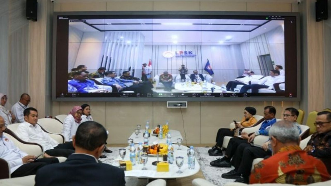 Badan Narkotika Nasional (BNN) dan Lembaga Perlindungan Saksi dan Korban (LPSK) memperkuat kerja sama untuk melindungi saksi dan korban kasus narkotika di Indonesia, guna mengungkap jaringan peredaran narkoba yang mencapai Rp524 triliun per tahun.