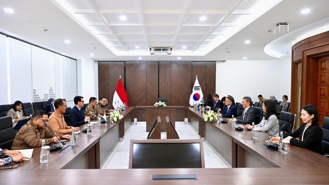 Indonesia dan Korea Selatan sepakat memperkuat kolaborasi maritim dan kerja sama strategis regional, ditandai dengan kunjungan Wakil Menteri Luar Negeri Korsel ke Jakarta.