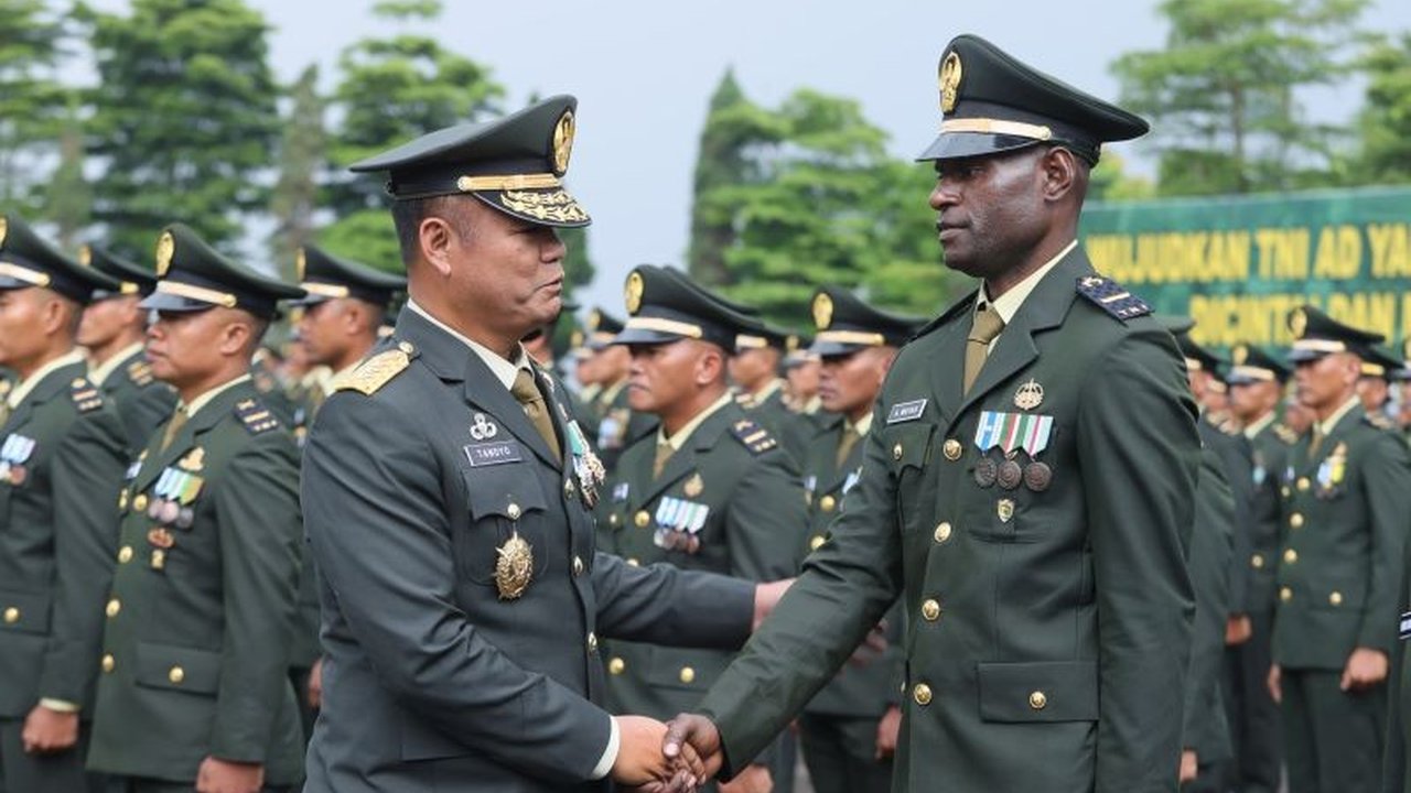 Sebanyak 677 Perwira Remaja dilantik di Secapa AD Bandung setelah menyelesaikan Diktukpa 2025, diharapkan mampu memegang teguh nilai-nilai Pancasila.