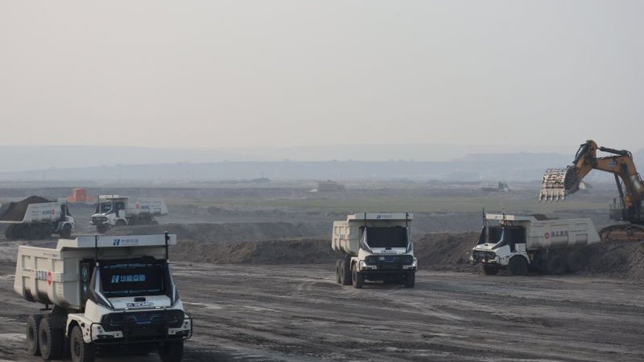 100 Truk Listrik Otonom Meluncur di Tambang Batubara China: Revolusi Pertambangan yang Aman dan Efisien