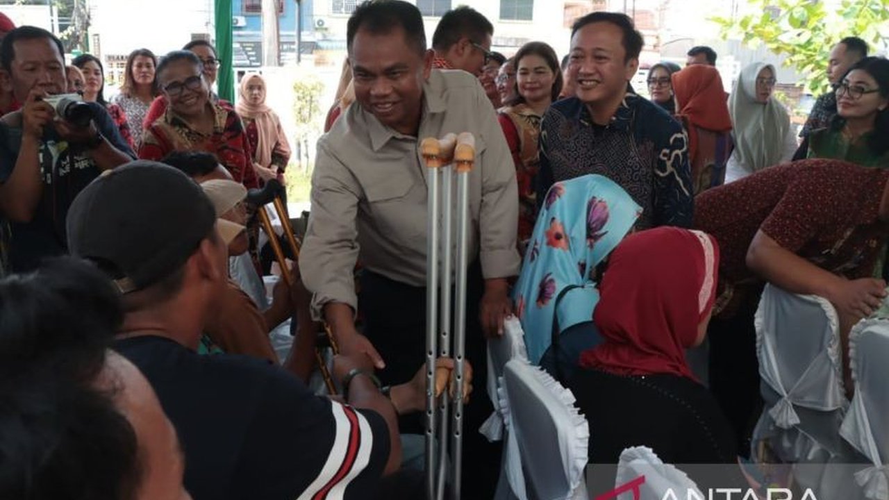 Pemkab Serdang Bedagai, BenihBaik.com, dan Kick Andy Foundation berkolaborasi memberikan 20 kaki palsu kepada penyandang disabilitas, membuka peluang menuju kehidupan yang lebih mandiri dan produktif.