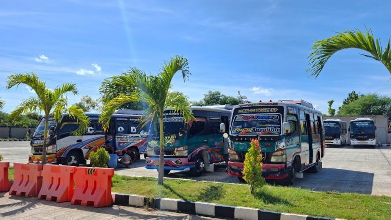 BPTD NTT memberlakukan kebijakan wajib masuk Terminal Tipe A Bimoku Kupang bagi seluruh angkutan umum mulai 20 Mei 2025 untuk menciptakan ketertiban lalu lintas dan pelayanan penumpang maksimal.