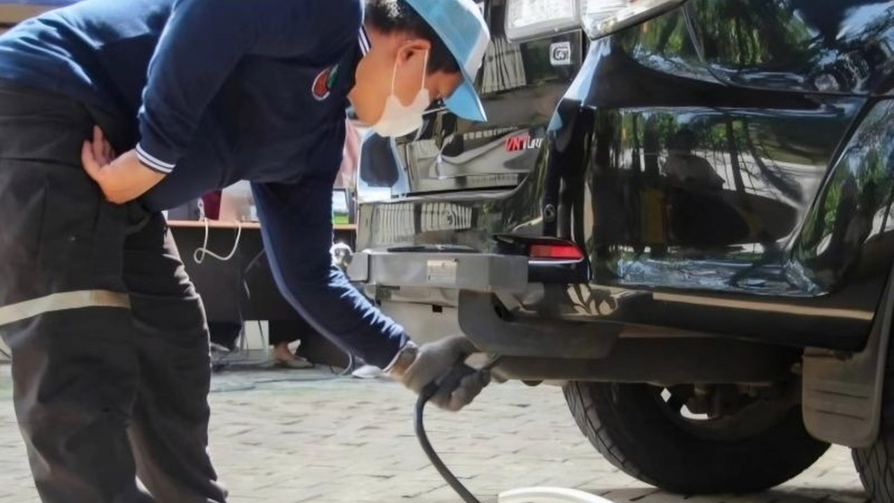 Dinas LH Jaksel laksanakan uji emisi 170 kendaraan bermotor di Pesanggrahan untuk kurangi polusi udara Jakarta sesuai Pergub DKI Jakarta Nomor 66 Tahun 2020.