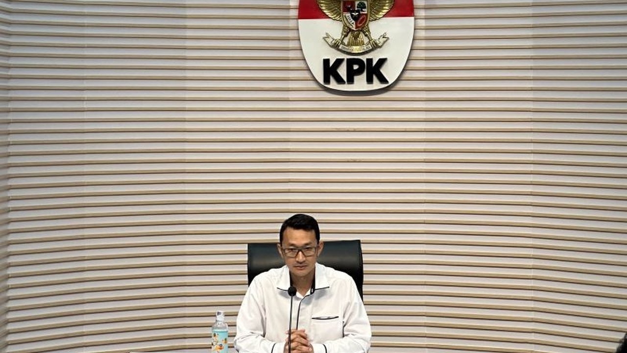 Komisi Pemberantasan Korupsi (KPK) mendalami masalah pembangunan PLTU 2 Cirebon dengan memeriksa Heru Dewanto, mantan Presiden Direktur PT CEPR, terkait dugaan suap perizinan.