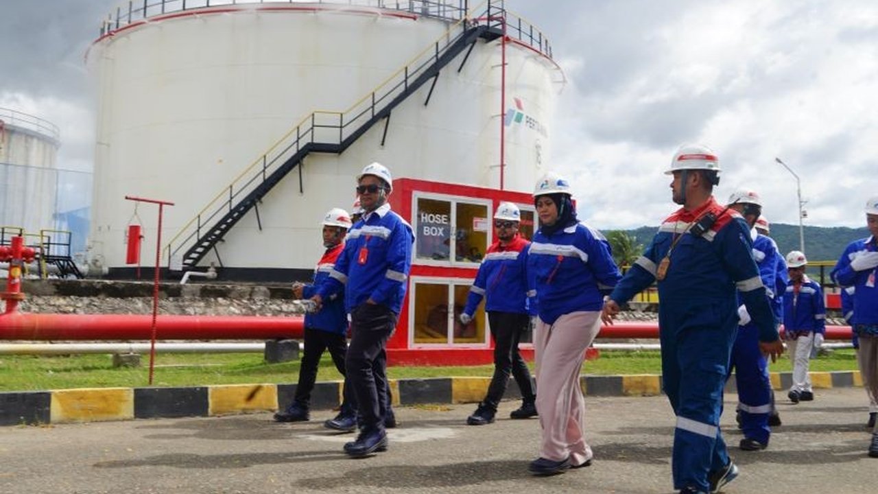 Pertamina Patra Niaga memastikan ketersediaan avtur di Aceh mencapai 1.300 kiloliter, mencukupi kebutuhan penerbangan reguler dan haji di Embarkasi Aceh pada tahun 2025.