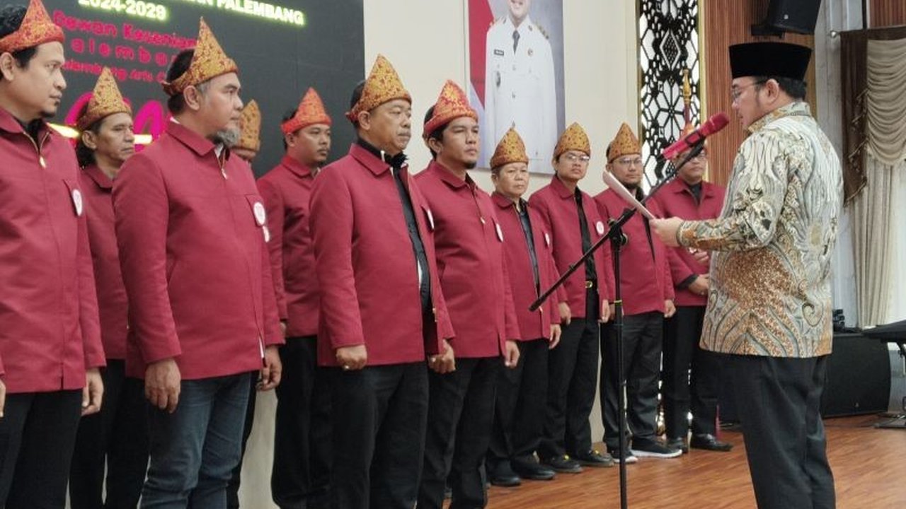 Dewan Kesenian Palembang (DKP) memanfaatkan Gedung Kesenian Palembang sebagai pusat pembinaan bakat seniman muda untuk melestarikan budaya dan tradisi kota tertua di Indonesia.