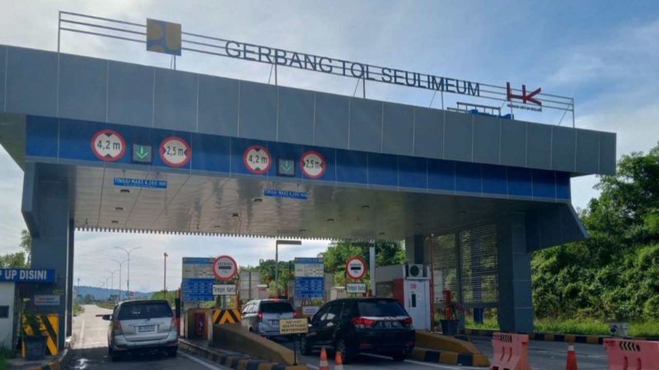 Lonjakan signifikan terjadi pada trafik Jalan Tol Sibanceh selama libur panjang Mei 2025, mencapai 24.154 kendaraan dan meningkat hingga 142 persen dibandingkan hari biasa.