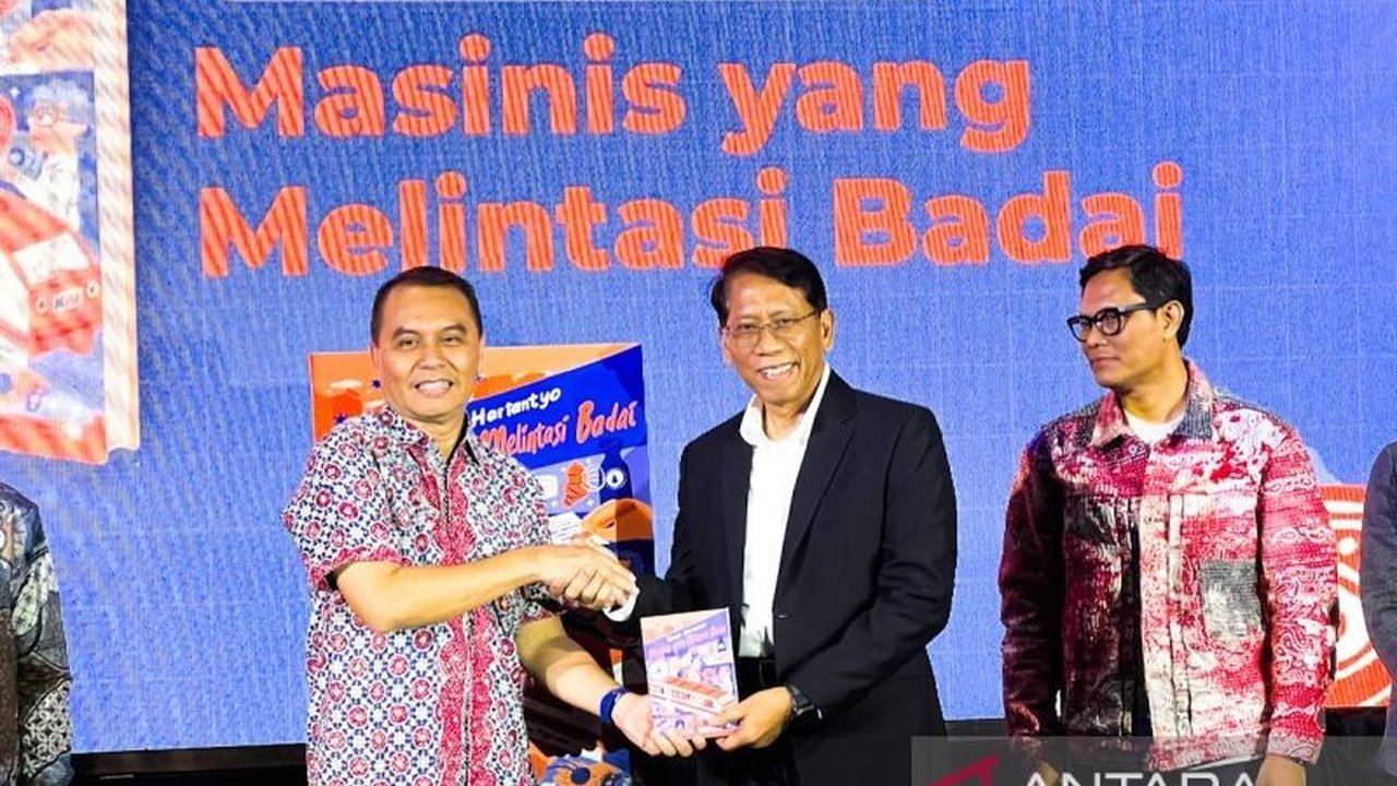 Direktur Utama KAI, Didiek Hartantyo, meluncurkan buku 
