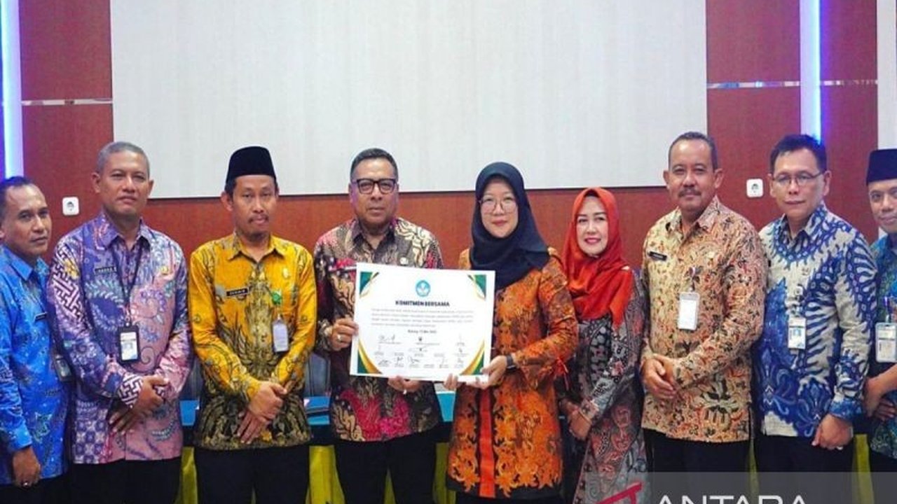 Pemerintah Kabupaten Batang, Jawa Tengah, pastikan penerimaan murid baru (SPMB) tahun 2025 berjalan transparan dan berkeadilan melalui penandatanganan pakta integritas untuk mencegah kecurangan.